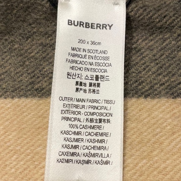 BURBERRY LONDON HALF MEGA CHECK CASHMERE SCARF. - Picture 8 of 9